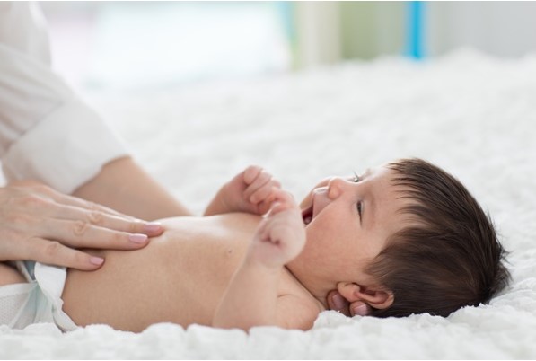Bài massage giúp bé ngủ ngon mẹ nào cũng nên biết